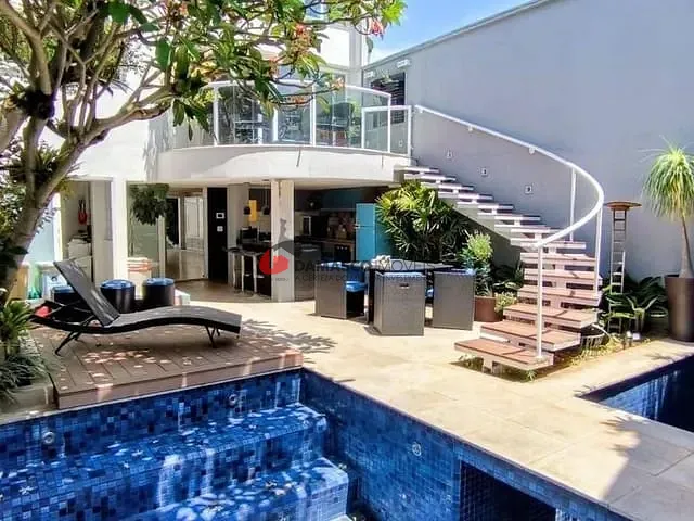 Sobrado com 380m² 3 quartos e 5 banheiros, à venda, no bairro Olímpico em São Caetano do Sul