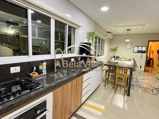 Sobrado 4 quartos e 5 banheiros, à venda, no bairro Umuarama em Osasco