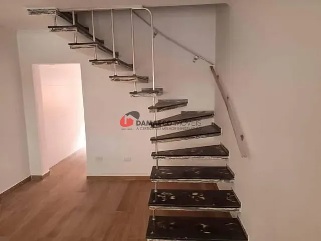 Sobrado 2 quartos e 2 banheiros, à venda, no bairro Vila Alpina em São Paulo
