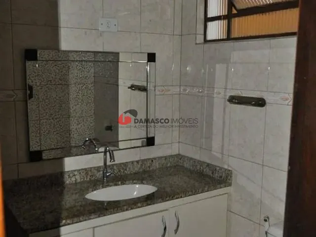 Sobrado 4 quartos e 2 banheiros, para alugar, no bairro Vila Valparaíso em Santo André