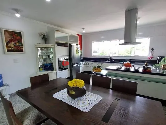 Sobrado 3 quartos e 4 banheiros, à venda, no bairro Parque das Nações em Santo André