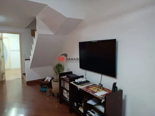 Sobrado 4 quartos e 2 banheiros, à venda, no bairro Vila Caraguata em São Paulo