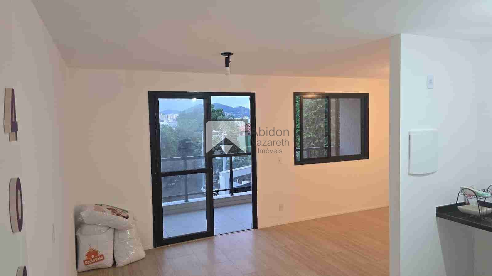 Apartamento à venda com 1 quarto, 40m² - Foto 4