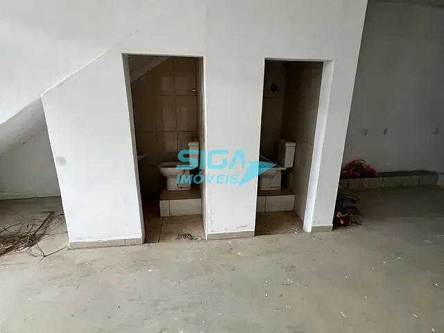 Ponto com 140m², para alugar, no bairro Centro em Pouso Alegre