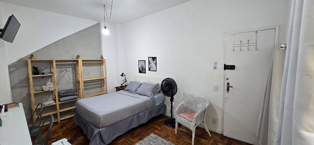 Studio à venda, Rua do Catete - Catete. Porteira fechada!!! Poucos passos do metrô e poucos minutos do Centro. Excelente oportunidade. 25 m².