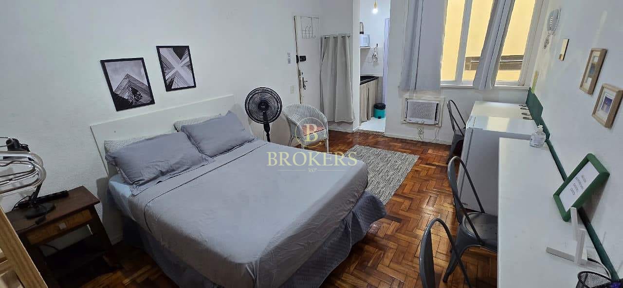 Studio à venda, Rua do Catete - Catete. Porteira fechada!!! Poucos passos do metrô e poucos minutos do Centro. Excelente oportunidade. 25 m².