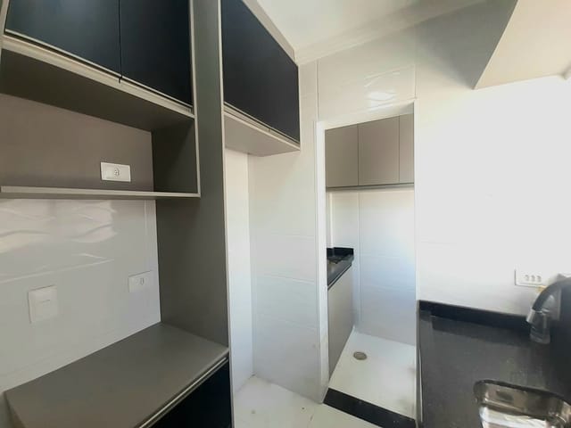 Foto do Studio - Apartamento STUDIO reformado à venda no Edifício Talismã, centro de Londrina - Cozinha, Área de Serviço e Banheiro com armários planejados, 1 vaga de garagem | Guepardo Imob