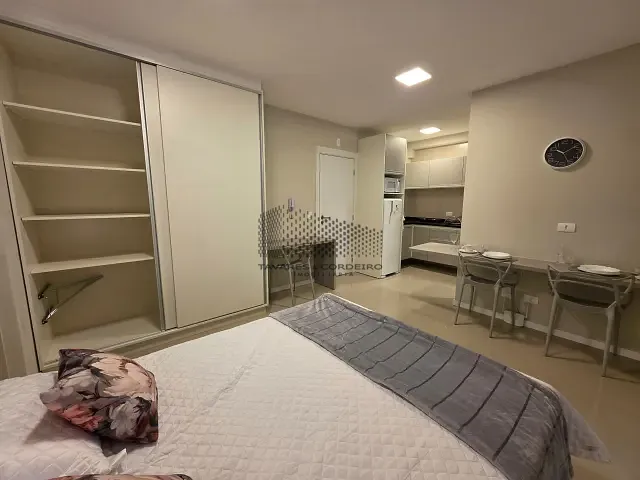 Studio 1 quarto e 1 banheiro, para alugar, no bairro Centro em Curitiba