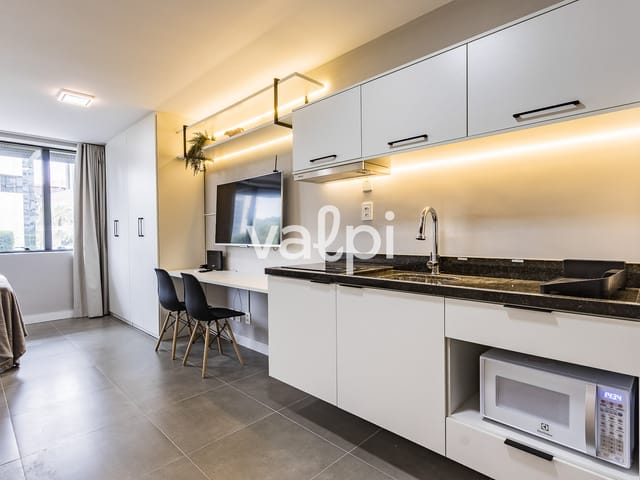 Studio com 43m² 1 quarto e 1 banheiro, para alugar, no bairro Três Figueiras em Porto Alegre
