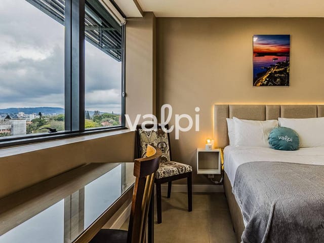 Studio com 39m² 1 quarto e 1 banheiro, para alugar, no bairro Três Figueiras em Porto Alegre