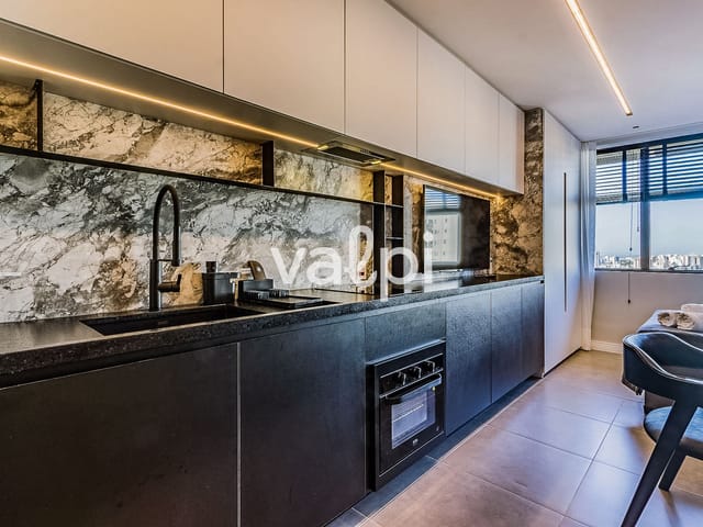 Studio com 43m² 1 quarto e 1 banheiro, à venda ou para alugar, no bairro Três Figueiras em Porto Alegre