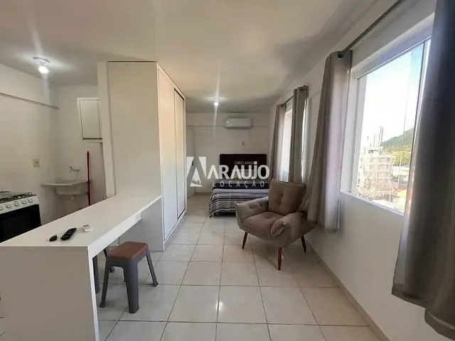 Studio 1 quarto e 1 banheiro, para alugar, no bairro Centro em Itajaí