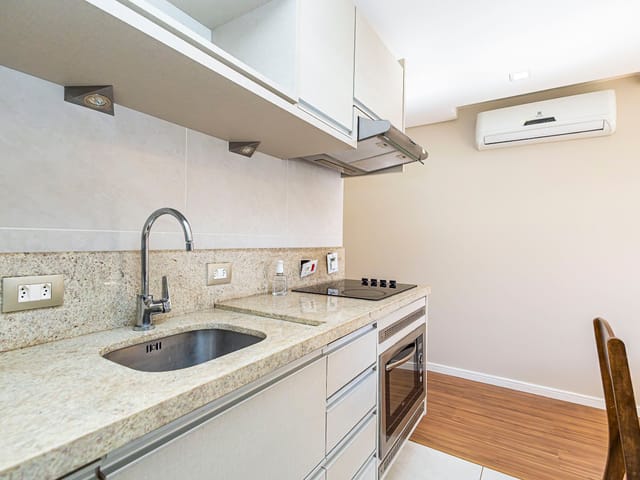 Studio 1 quarto e 1 banheiro, para alugar, no bairro Alto da Glória em Curitiba