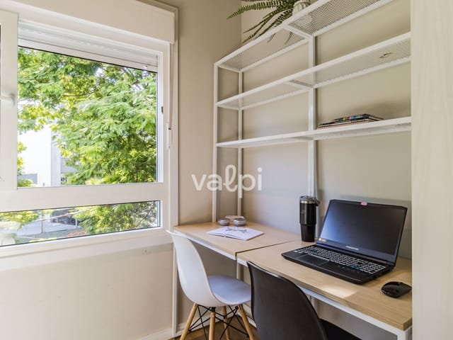 Studio com 29m² 1 quarto e 1 banheiro, à venda ou para alugar, no bairro Santa Cecília em Porto Alegre