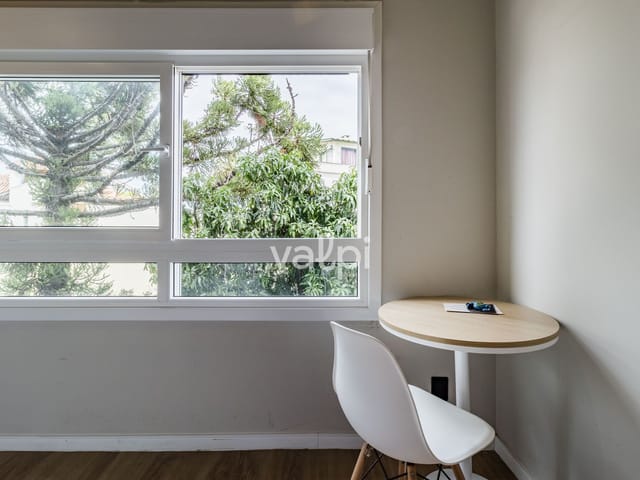 Studio com 30m² 1 quarto e 1 banheiro, à venda ou para alugar, no bairro Santa Cecília em Porto Alegre