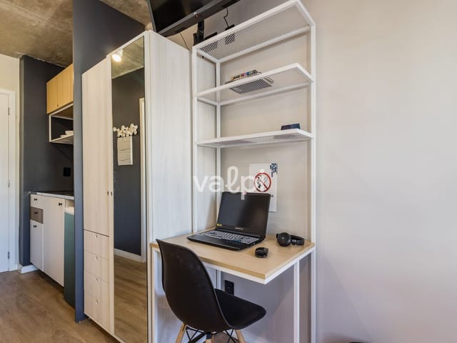 Studio com 29m² 1 quarto e 1 banheiro, para alugar, no bairro Santa Cecília em Porto Alegre