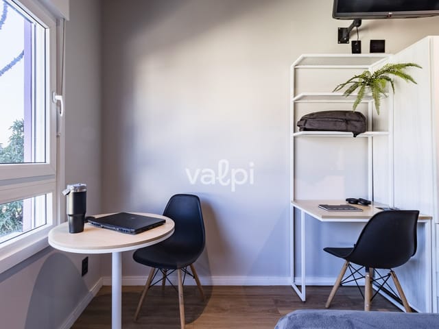 Studio com 29m² 1 quarto e 1 banheiro, para alugar, no bairro Santa Cecília em Porto Alegre