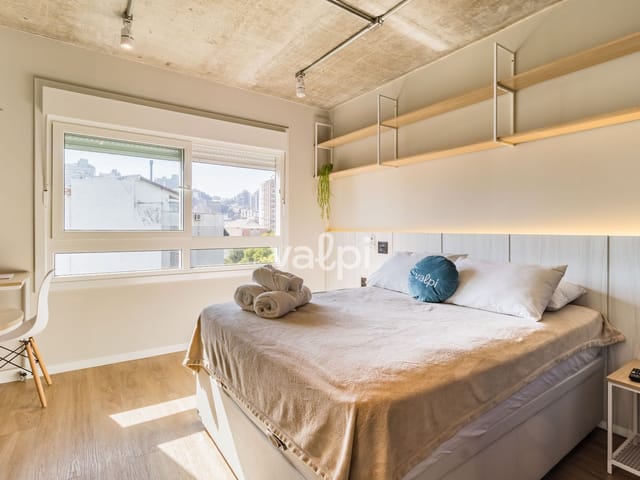 Studio com 30m² 1 quarto e 1 banheiro, à venda ou para alugar, no bairro Santa Cecília em Porto Alegre