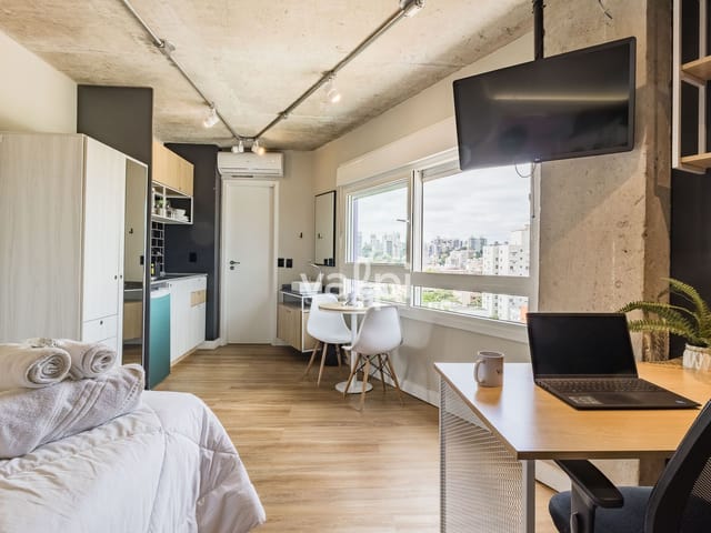 Studio com 38m² 1 quarto e 1 banheiro, à venda ou para alugar, no bairro Santa Cecília em Porto Alegre