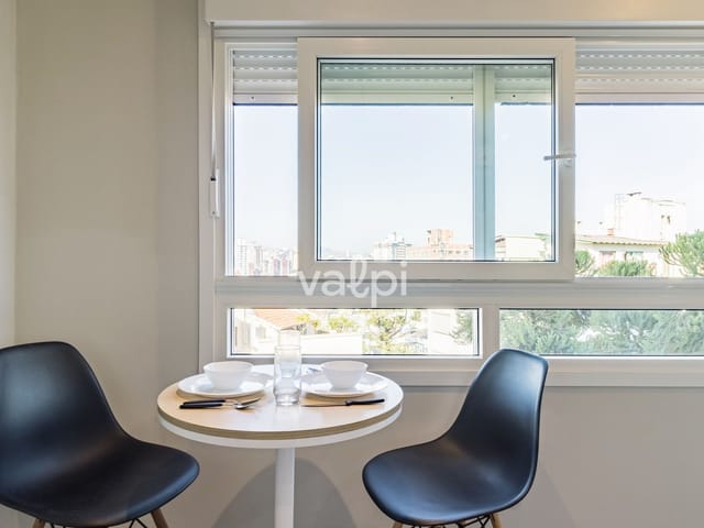 Studio com 29m² 1 quarto e 1 banheiro, à venda ou para alugar, no bairro Santa Cecília em Porto Alegre