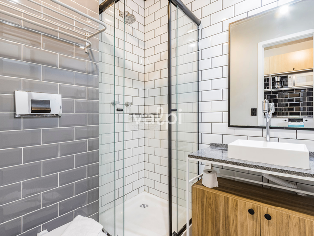 Studio com 29m² 1 quarto e 1 banheiro, à venda ou para alugar, no bairro Santa Cecília em Porto Alegre