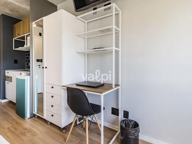 Studio com 29m² 1 quarto e 1 banheiro, à venda ou para alugar, no bairro Santa Cecília em Porto Alegre