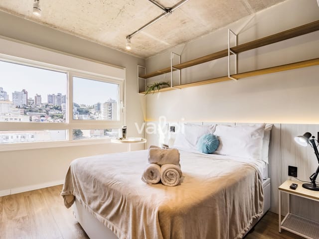 Studio com 29m² 1 quarto e 1 banheiro, à venda ou para alugar, no bairro Santa Cecília em Porto Alegre