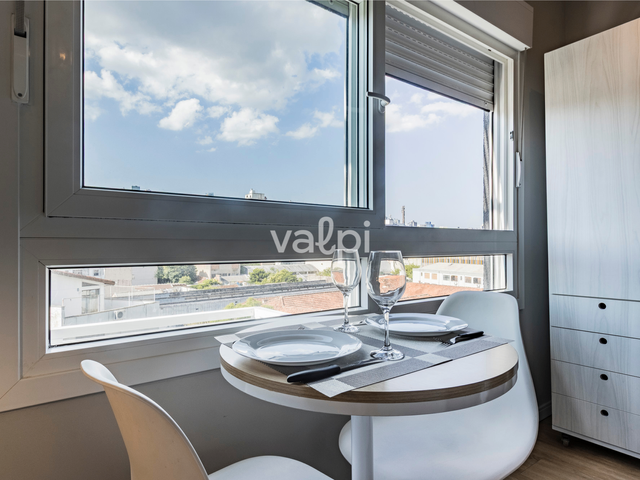 Studio com 29m² 1 quarto e 1 banheiro, à venda ou para alugar, no bairro Santa Cecília em Porto Alegre
