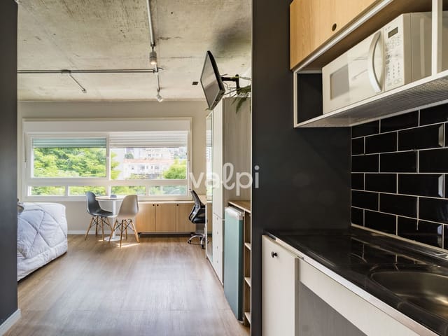 Studio com 40m² 1 quarto e 1 banheiro, à venda ou para alugar, no bairro Santa Cecília em Porto Alegre