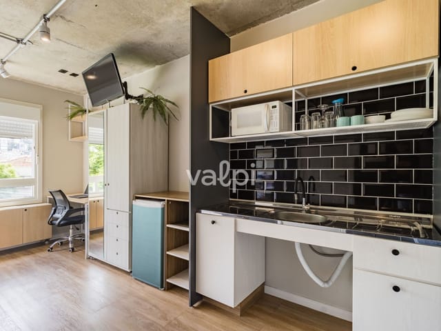 Studio com 40m² 1 quarto e 1 banheiro, à venda ou para alugar, no bairro Santa Cecília em Porto Alegre
