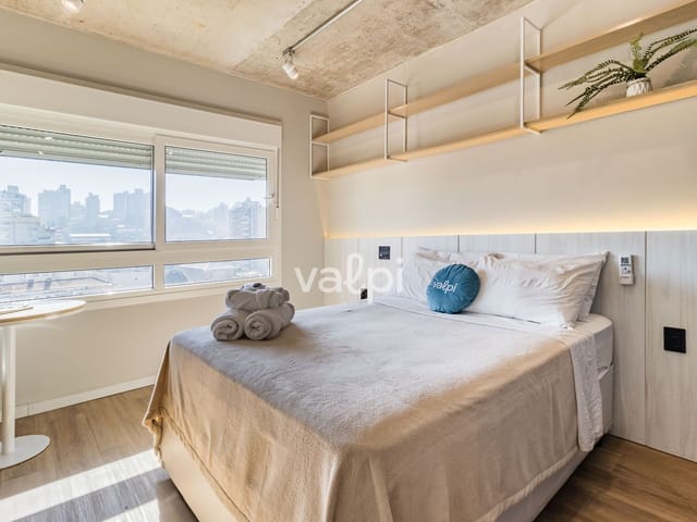 Studio com 29m² 1 quarto e 1 banheiro, para alugar, no bairro Santa Cecília em Porto Alegre