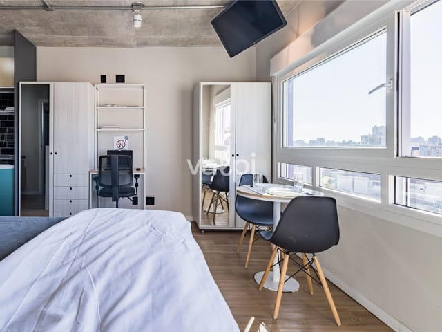 Studio com 41m² 1 quarto e 1 banheiro, à venda ou para alugar, no bairro Santa Cecília em Porto Alegre