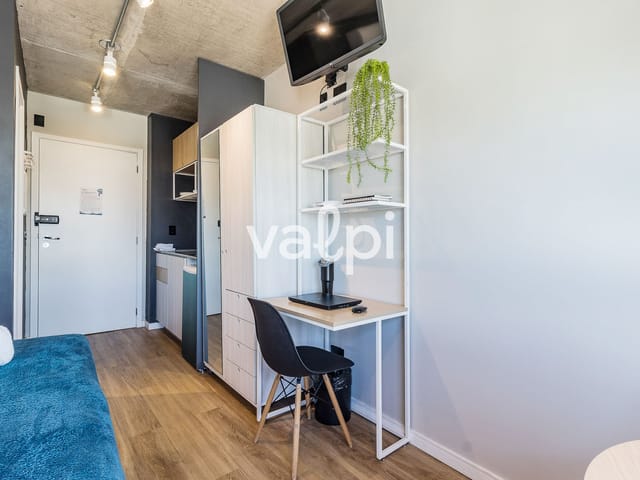 Studio com 29m² 1 quarto e 1 banheiro, para alugar, no bairro Santa Cecília em Porto Alegre