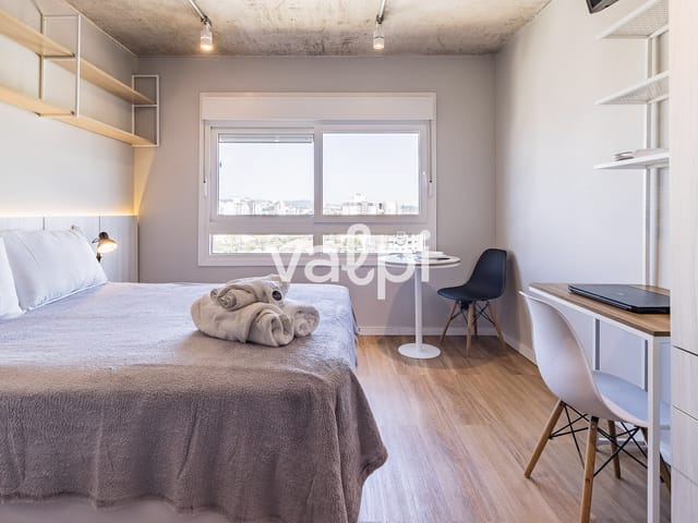 Studio com 29m² 1 quarto e 1 banheiro, para alugar, no bairro Santa Cecília em Porto Alegre
