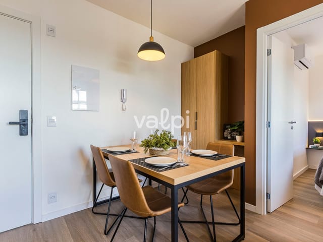 Studio 1 quarto e 1 banheiro, para alugar, no bairro Floresta em Porto Alegre