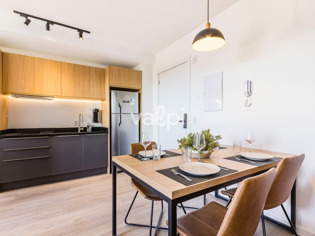 Studio 1 quarto e 1 banheiro, para alugar, no bairro Floresta em Porto Alegre