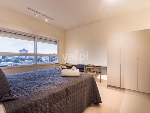 Studio 1 quarto e 1 banheiro, para alugar, no bairro Passo da Areia em Porto Alegre