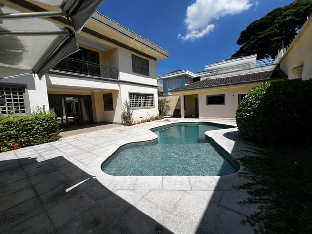 Foto do Casa - Luxuosa Casa em Condomínio na Chácara Monte Alegre com 552m², 5 quartos, 4 suítes, 6 vagas de garagem, Hidromassagem, Piscina, Sauna e Adega - São Paulo - SP | Paulista Imóveis