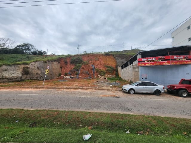 Terreno com 669m², à venda, no bairro Vitorino Braga em Juiz de Fora