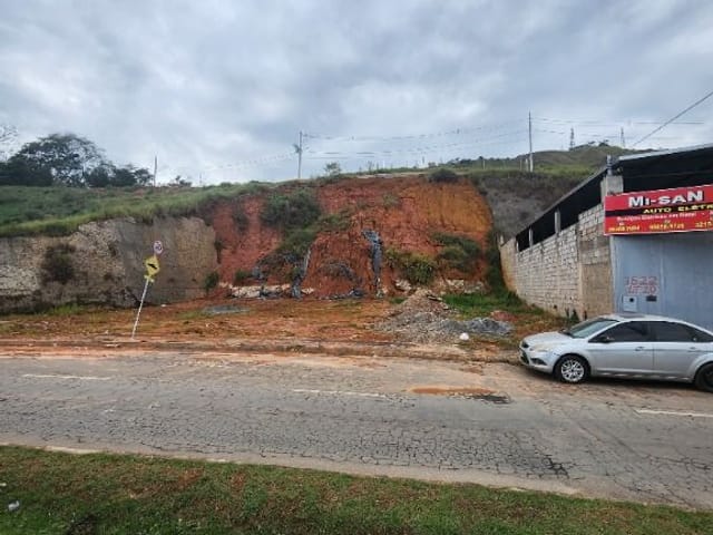 Terreno com 669m², à venda, no bairro Vitorino Braga em Juiz de Fora