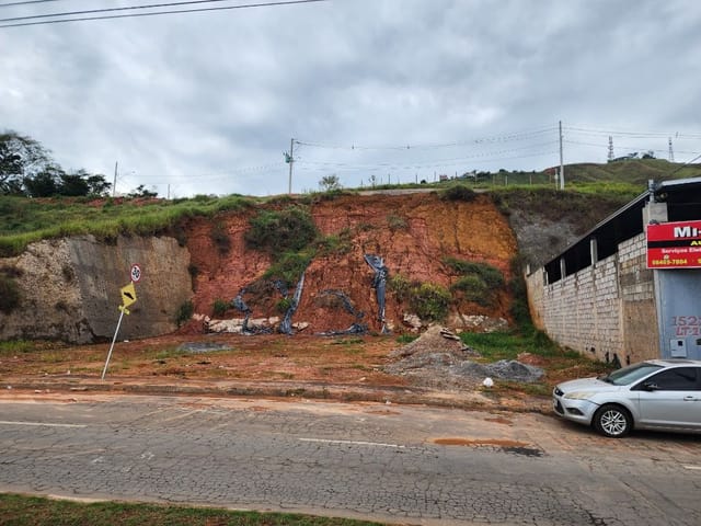 Terreno com 669m², à venda, no bairro Vitorino Braga em Juiz de Fora