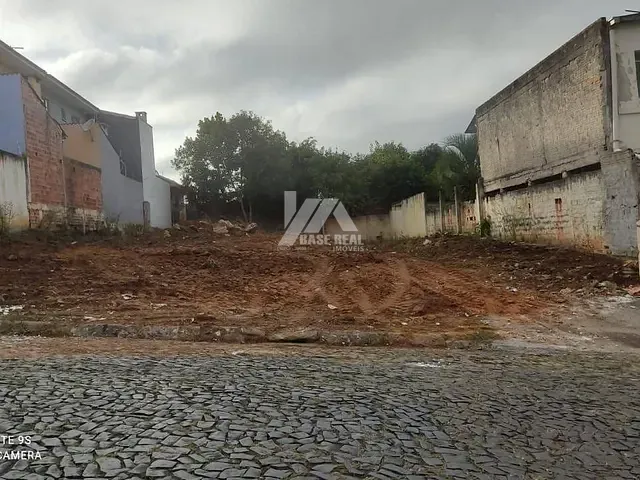 Terreno à venda, no bairro Jardim Carvalho em Ponta Grossa