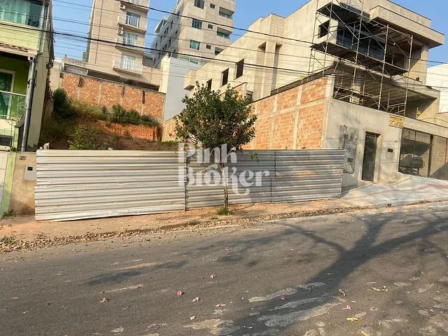 Terreno com 360m², à venda, no bairro Cabral em Contagem
