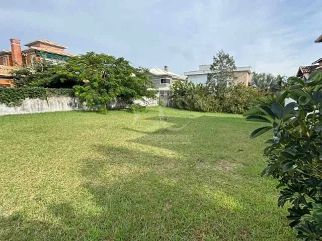 Terreno com 883m², à venda, no bairro Campeche em Florianópolis