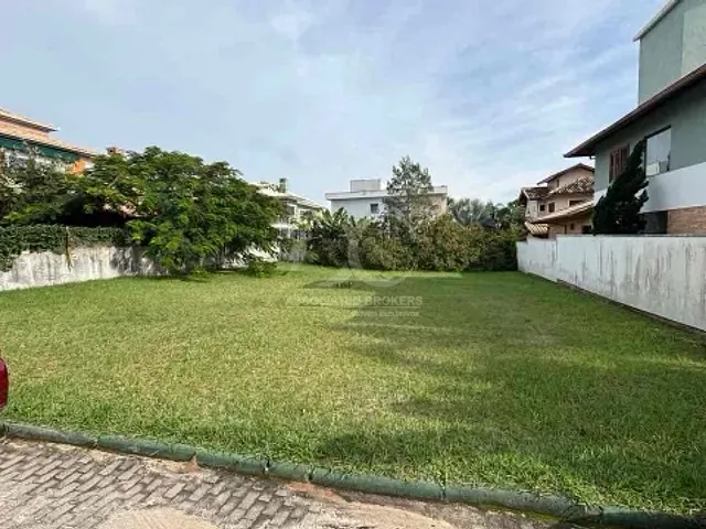 Terreno com 883m², à venda, no bairro Campeche em Florianópolis