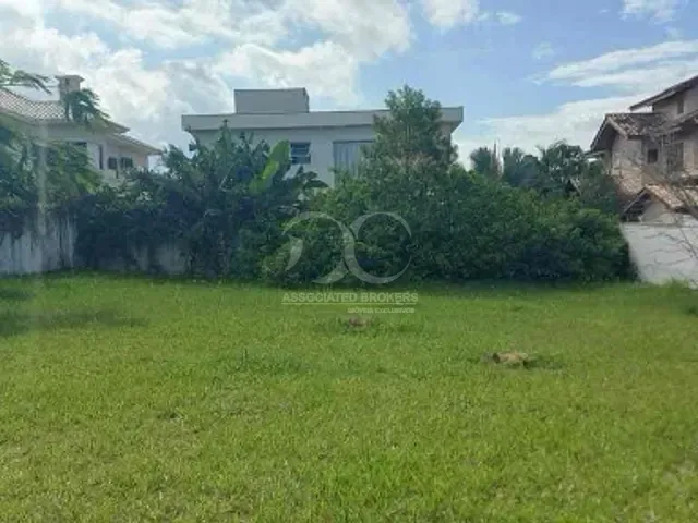 Terreno com 883m², à venda, no bairro Campeche em Florianópolis