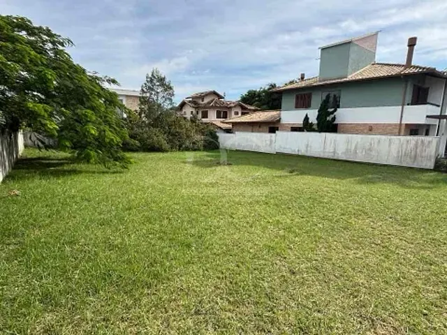 Terreno com 883m², à venda, no bairro Campeche em Florianópolis