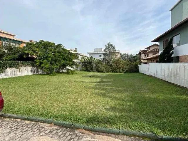 Terreno com 883m², à venda, no bairro Campeche em Florianópolis