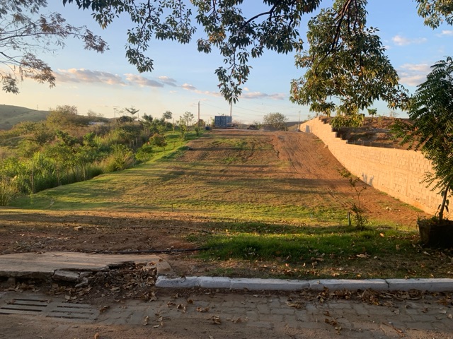 Terreno com 2100m², à venda, no bairro Chacaras Braúnas em Governador Valadares