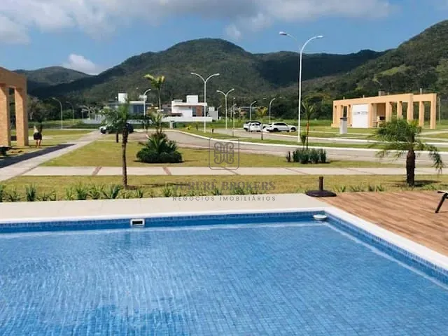 Terreno com 454m², à venda, no bairro Ratones em Florianópolis